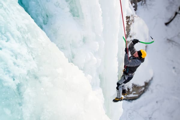 Escalade sur glace à Laurentides, Québec