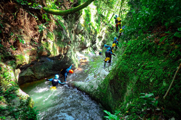 Canyoning intermédiaire à Rio Selvano, Castelnuovo di Garfagnana, Toscane