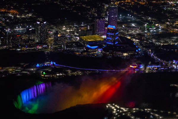 Nacht-Hubschrauberflug über die Niagarafälle