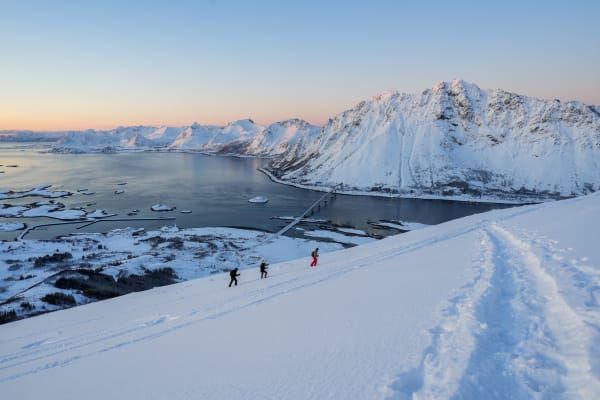 Schneeschuhwandern in Svolvær, Lofoten