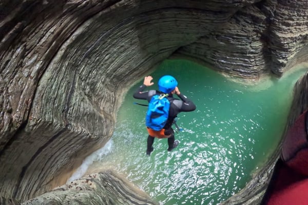 Canyoning à Val Maor, gorge du Trias avec toboggans, Dolomites