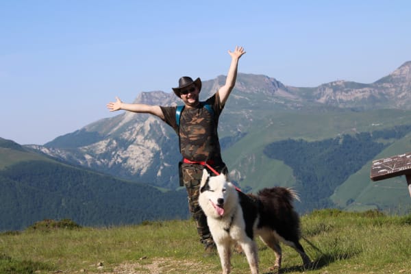 Cani-randonnée dans la forêt du Braca à La Pierre Saint-Martin, Pyrénées-Atlantiques
