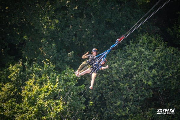 Salto pendular en cuerda del viaducto de Souleuvre, Normandía