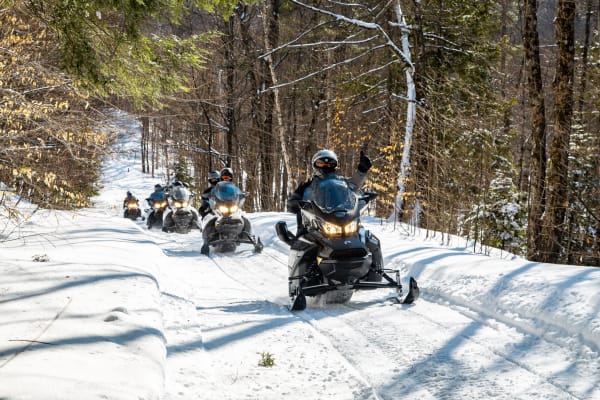 Motorschlittenausflug in den Laurentianern mit Transport ab Mont-Tremblant