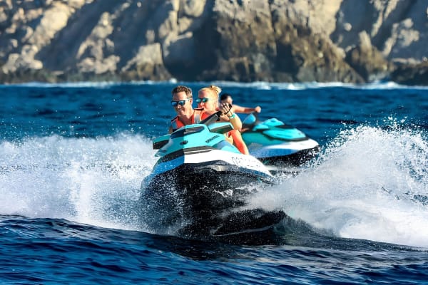 Excursion guidée en jet-ski le long de la côte de Cannes avec petit-déjeuner