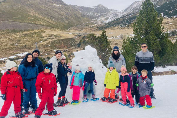 Construction d’un Igloo et jeu de piste en raquettes à Ax-les-Thermes