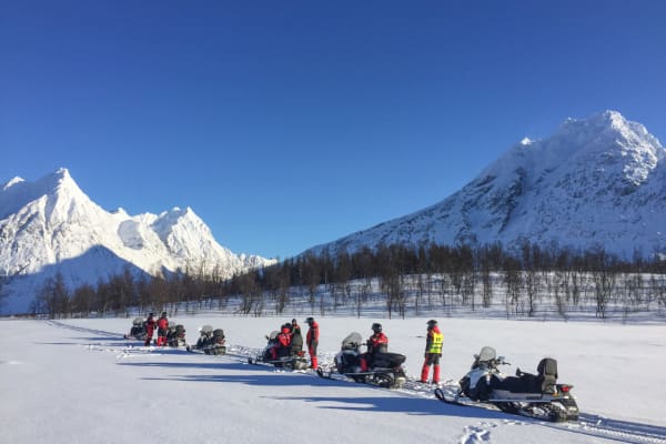 Motoneige à Alpes de Lyngen