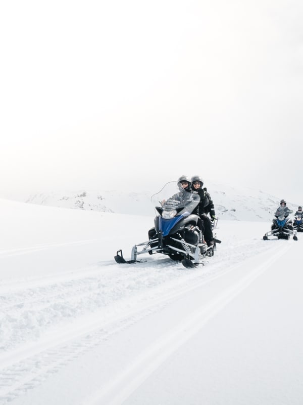 Moto de nieve en Islandia