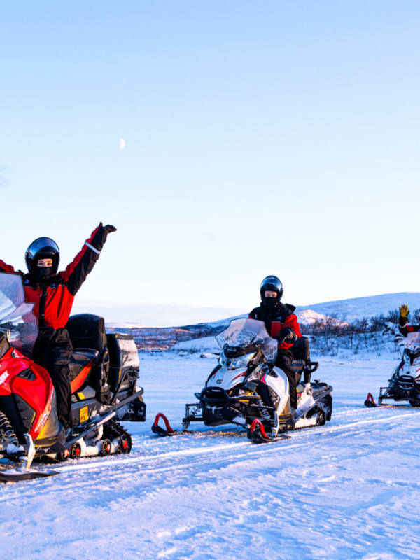 Moto de nieve en Finlandia