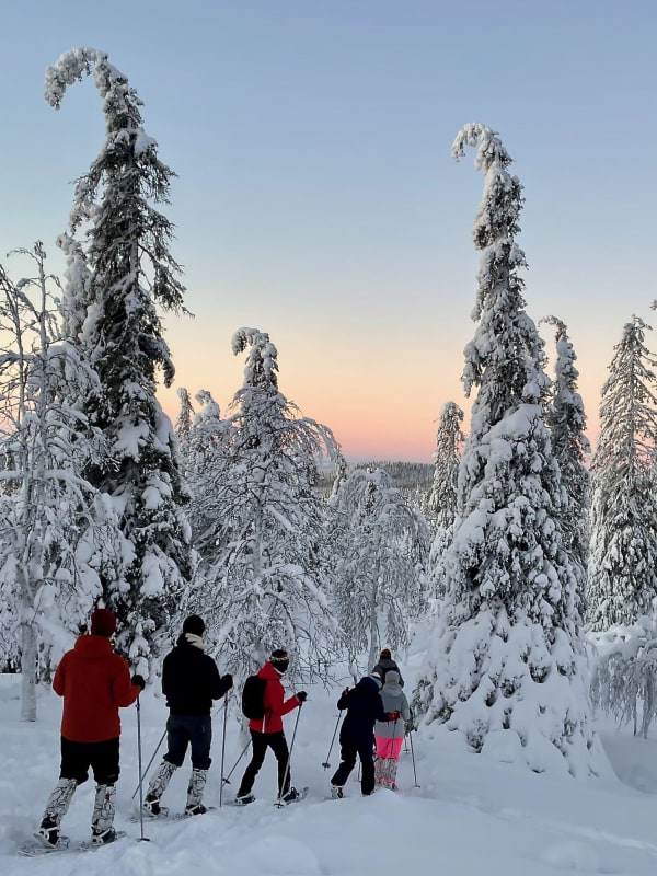 Schneeschuhwandern in Finnland