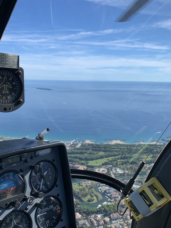 Hubschrauberflug in Frankreich