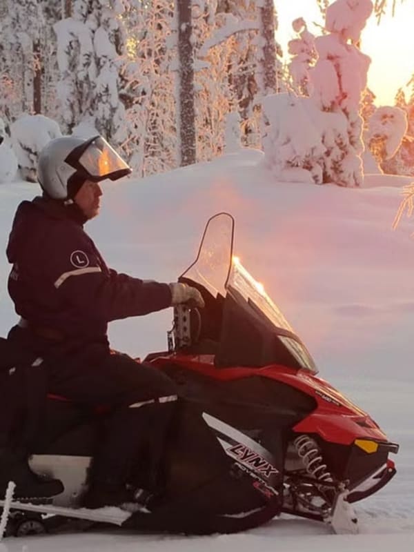 Schneemobil in Finnland
