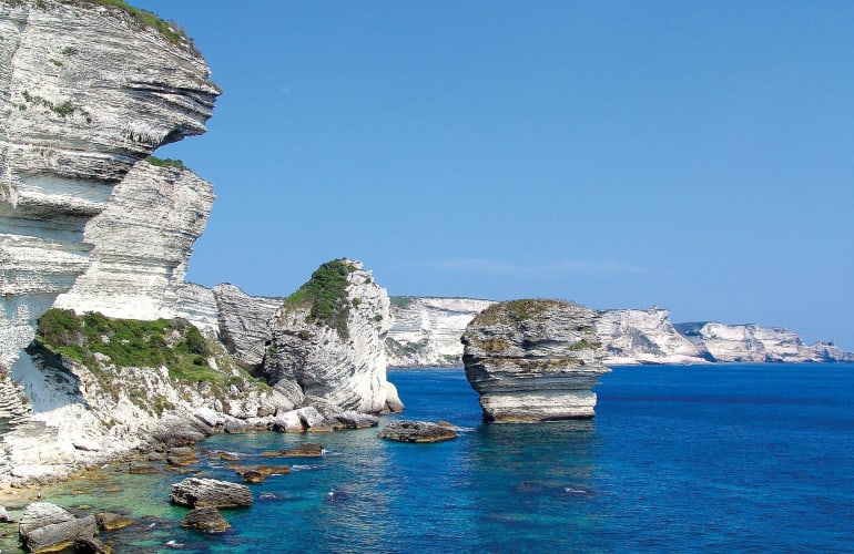 Boat trip in the Natural Reserve of the Bouches de Bonifacio from Santa Manza