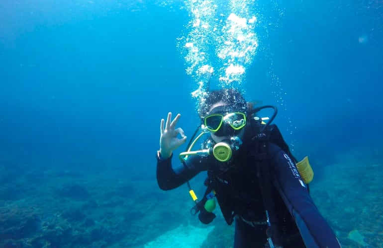 Discover Scuba Diving by boat from Cala en Blanes, Menorca