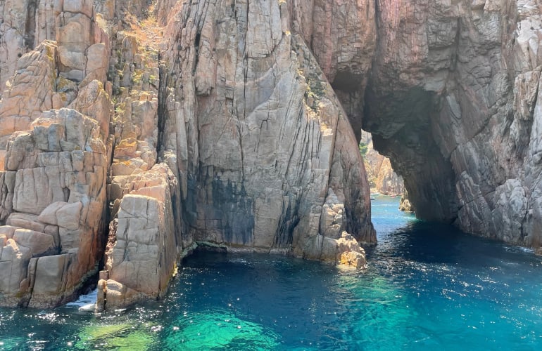 Excursion en bateau dans les calanques de Piana au départ de Cargèse