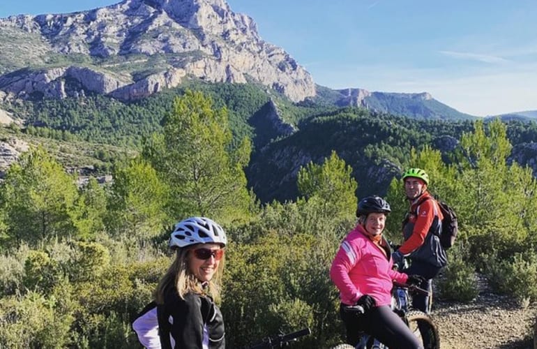 E-Bike guided tour of Sainte Victoire Mountain in Aix-en-Provence