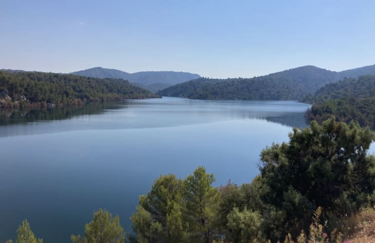 E-Bike guided tour of Sainte Victoire Mountain in Aix-en-Provence