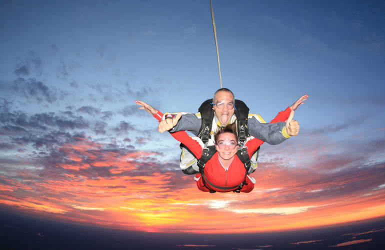 Tandem skydiving in Nevers, Bourgogne