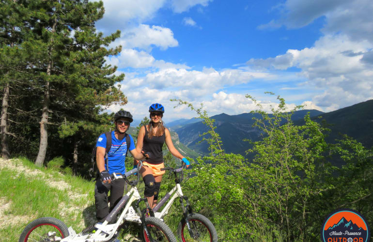 Trottinette de descente dans le Pays d'Annot, Verdon