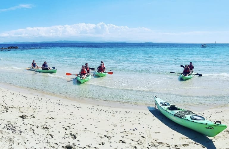 Excursion en kayak de mer aux îles Lavezzi au départ de Piantarella à Bonifacio