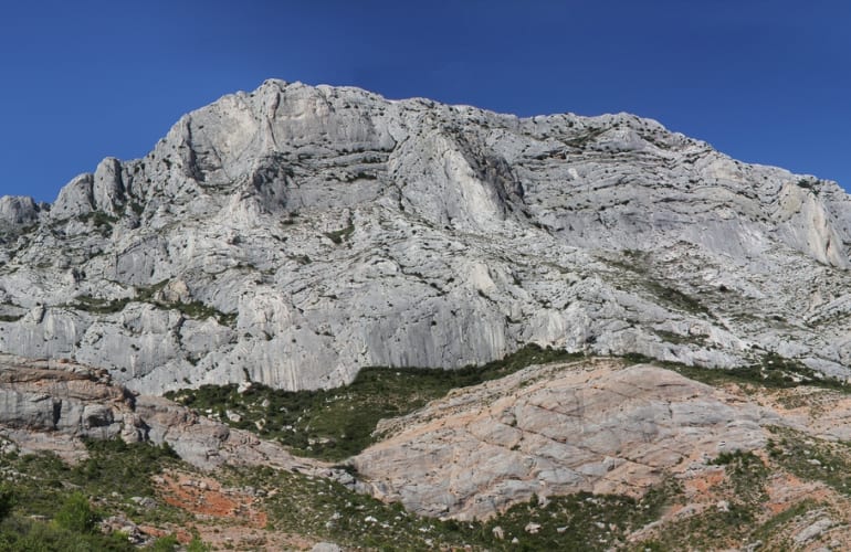 E-Bike guided tour of Sainte Victoire Mountain in Aix-en-Provence