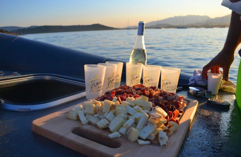 Boat trip and aperitif at sea from Santa Giulia
