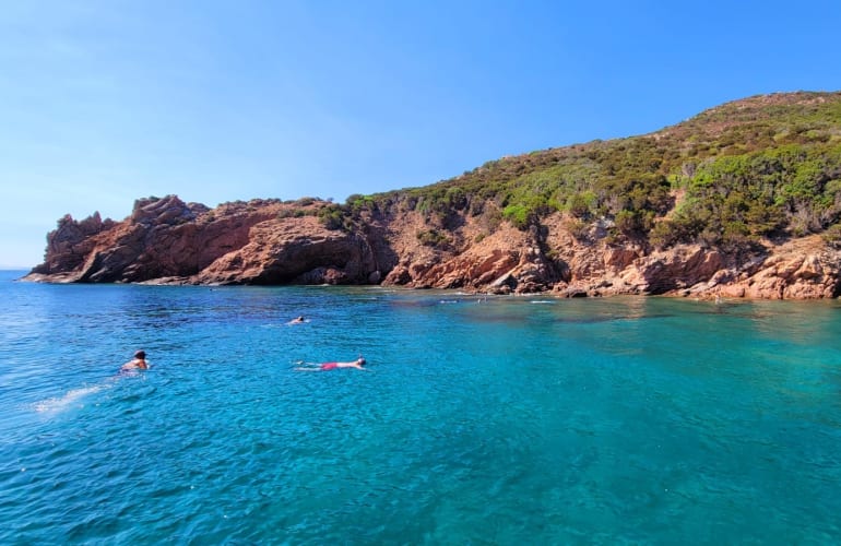 Boat trip in the Natural Reserve of the Bouches de Bonifacio from Piantarella