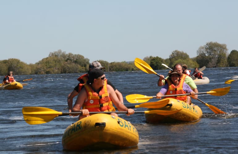 พายเรือแคนูเต็มวันบน Upper Zambezi