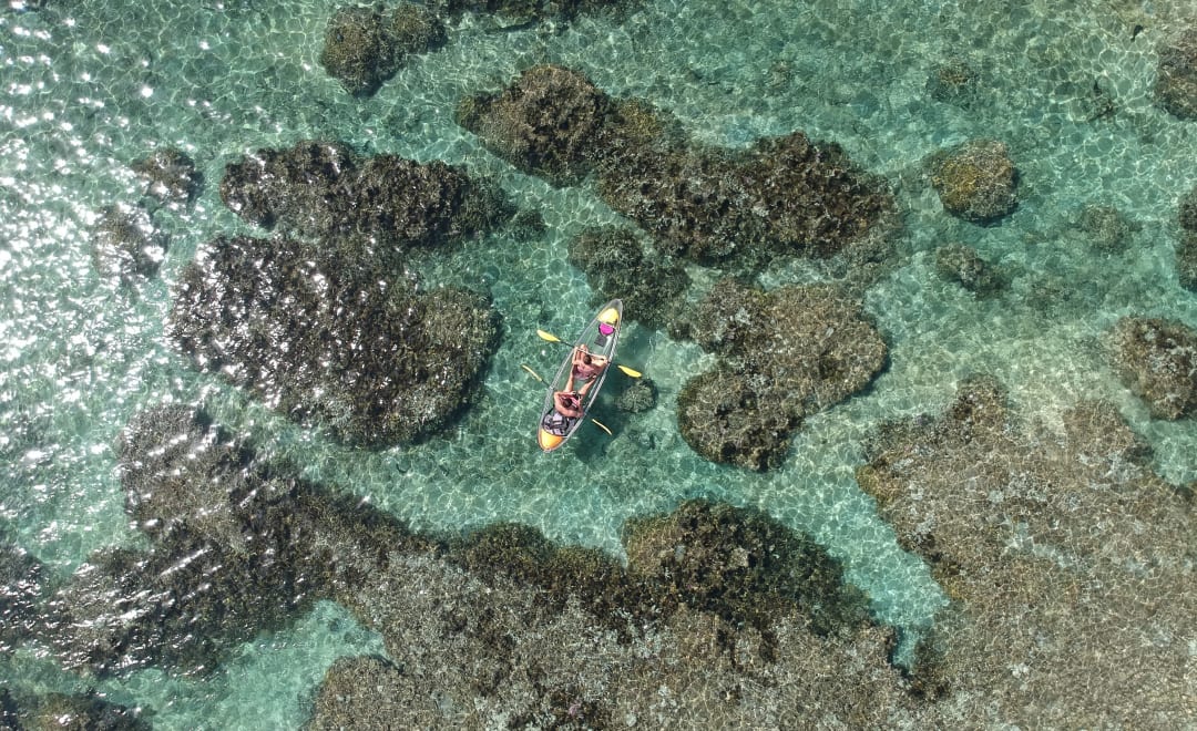 Balade en kayak transparent dans le lagon de La Saline