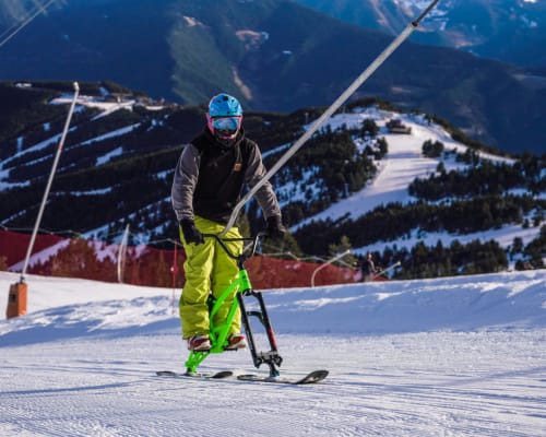 Teilnehmer für eine Snowbike-Aktivität