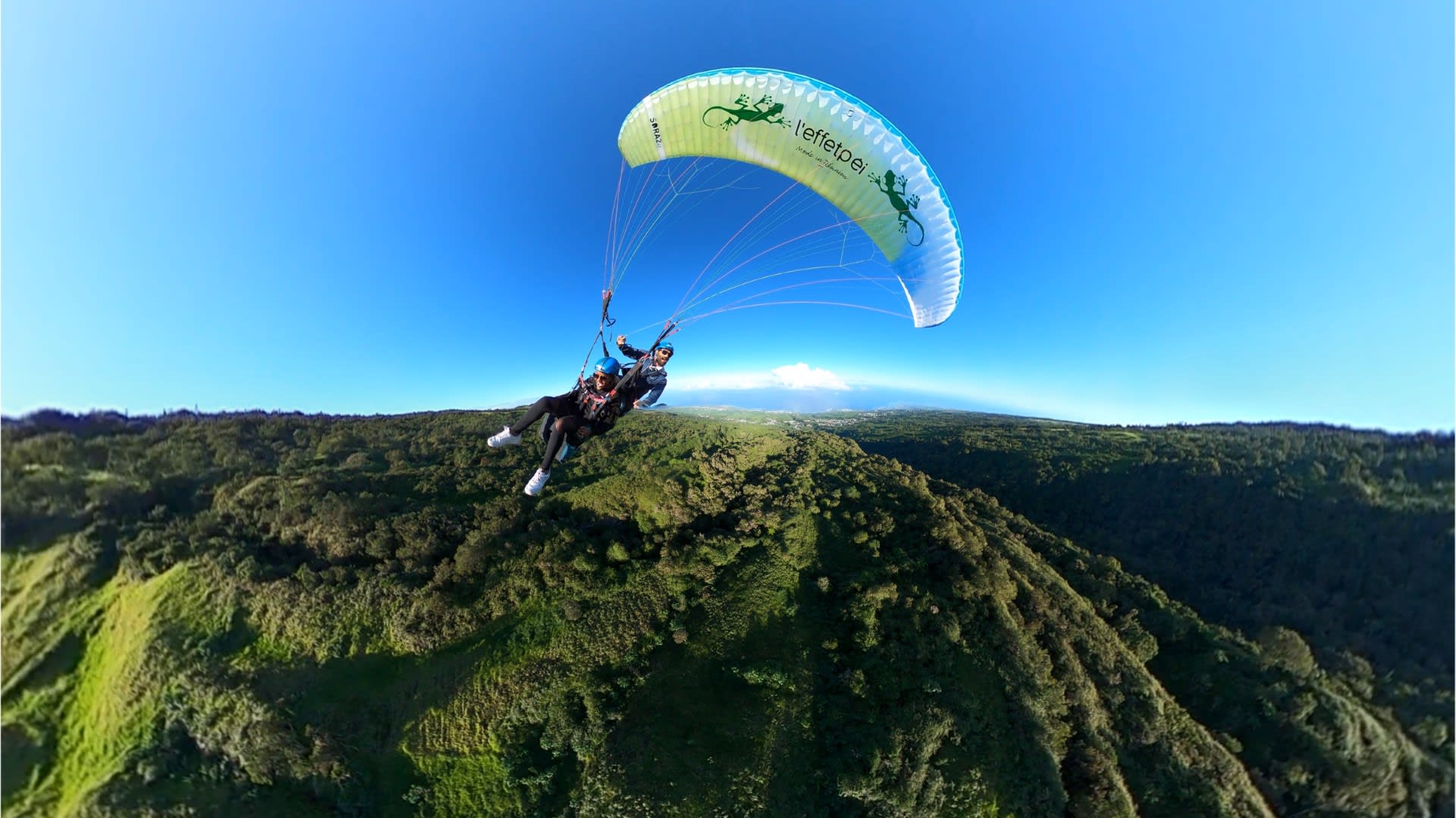 Baptême de parapente tandem au-dessus de la Baie de Saint-Leu