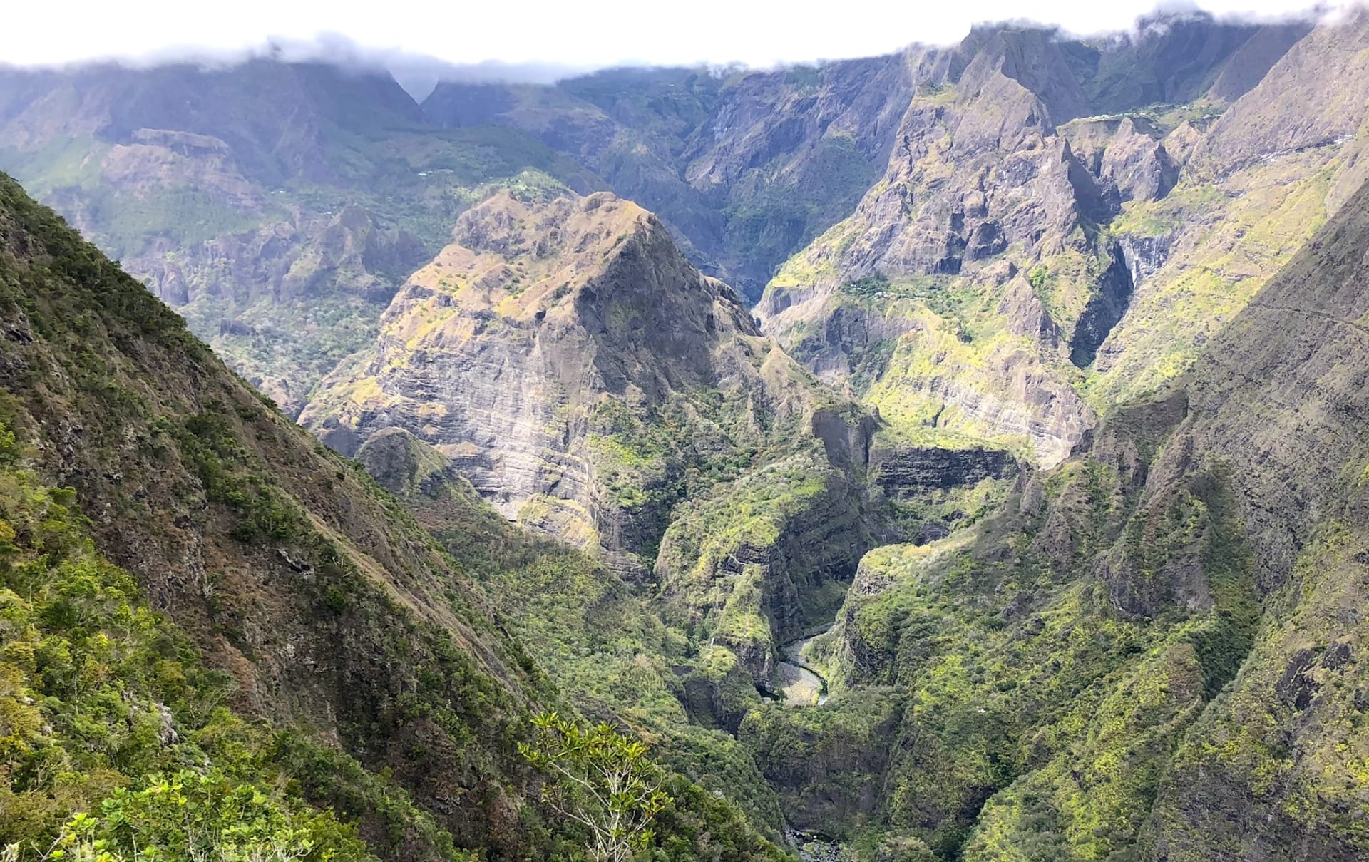 Randonnée dans le Cirque de Mafate à La Réunion - Image 2