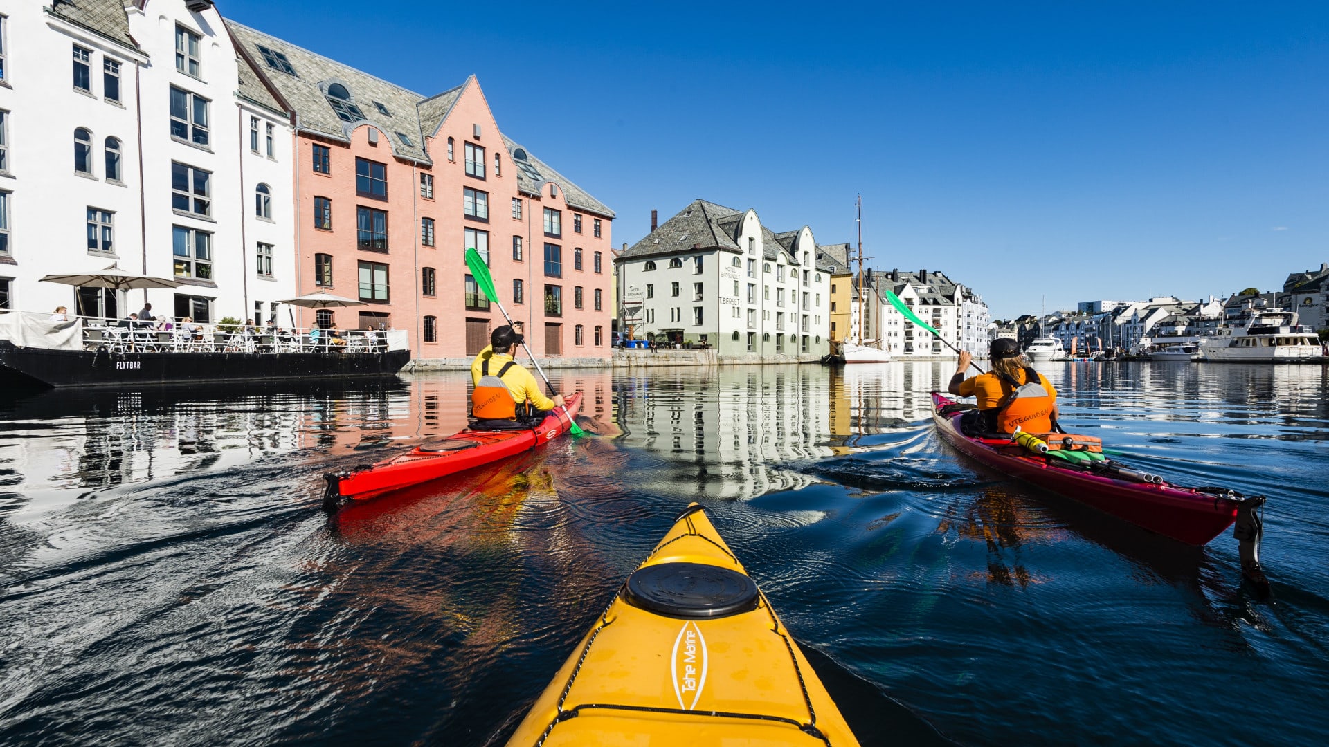 Excursion en kayak de mer à Ålesund dans les fjords norvégiens