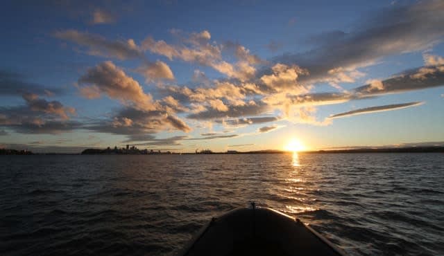 Puesta de sol en un barco