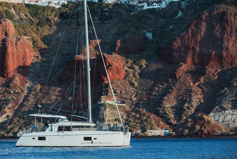 Paseo en barco por Santorini