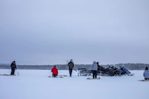 Pesca en hielo en Mörön, cerca de Luleå