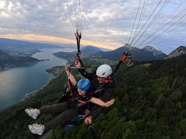 Gleitschirmfliegen in Annecy