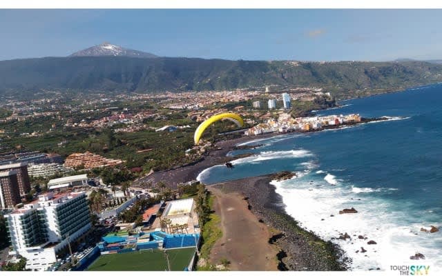 Paraglider über Teneriffa