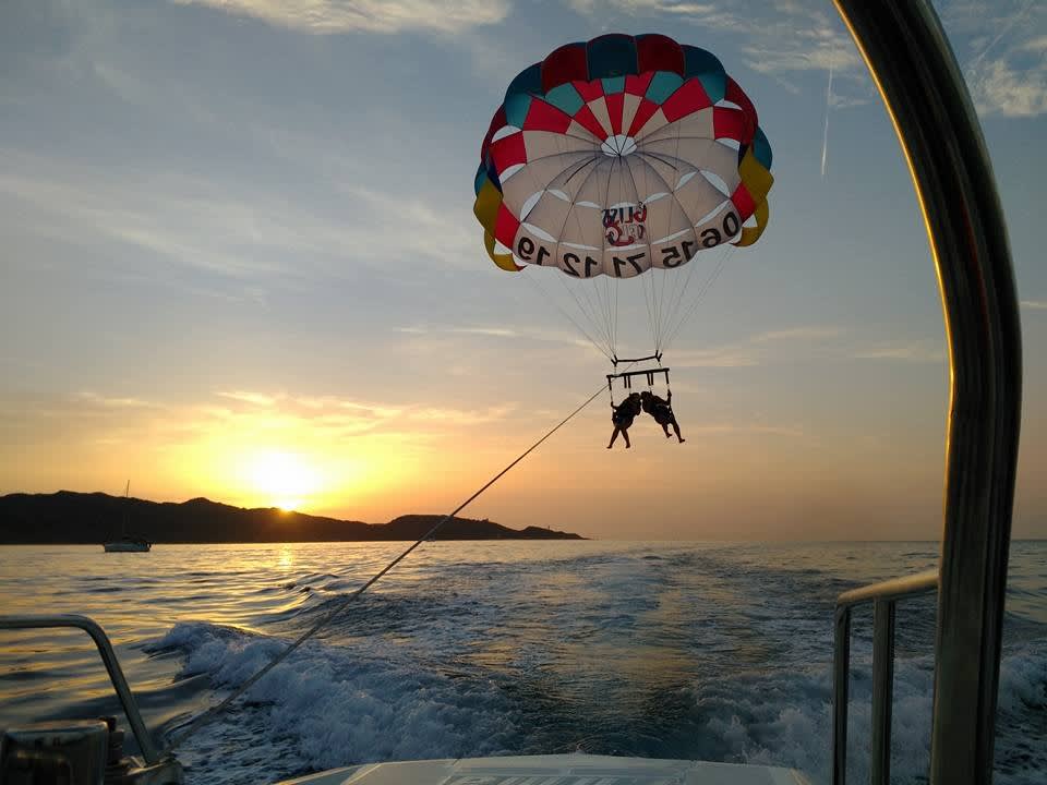 Parasailing im Golf von Saint-Florent, Haute-Corse