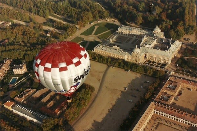 Heißluftballonfahrt über die Burg