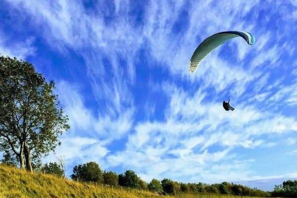 Gleitschirmfliegen in den Cotswolds
