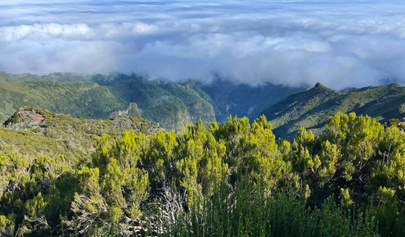 Hiking route through the peaks of Madeira: Pico do Areeiro, Pico das Torres and Pico Ruivo