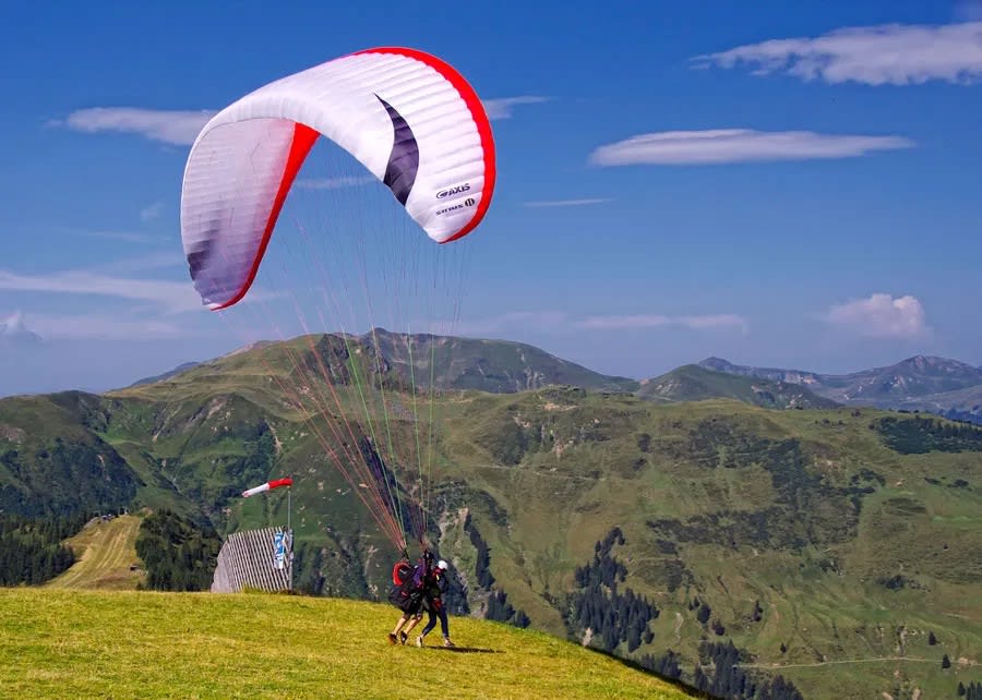 Gleitschirmfliegen in Pembrokeshire, Wales