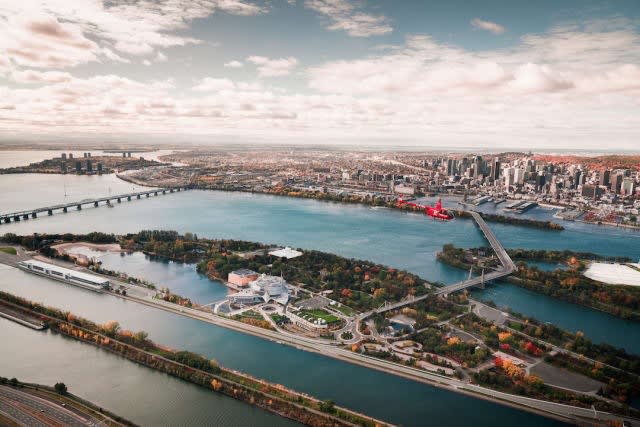 Hélicoptère au-dessus de Montréal