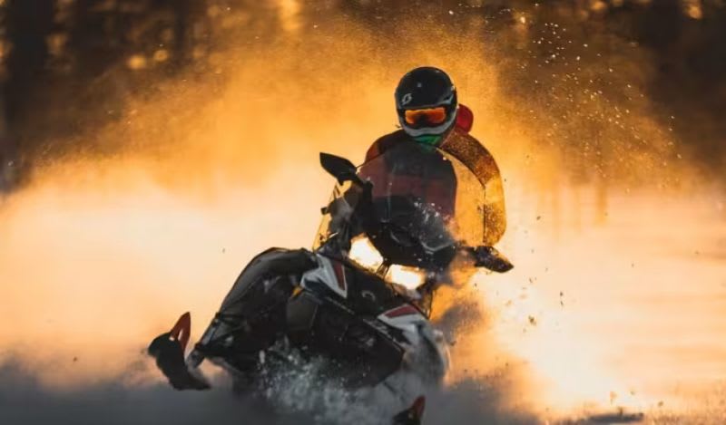 Snowmobiling in Saariselkä