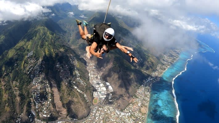 Skydiving in French Polynesia