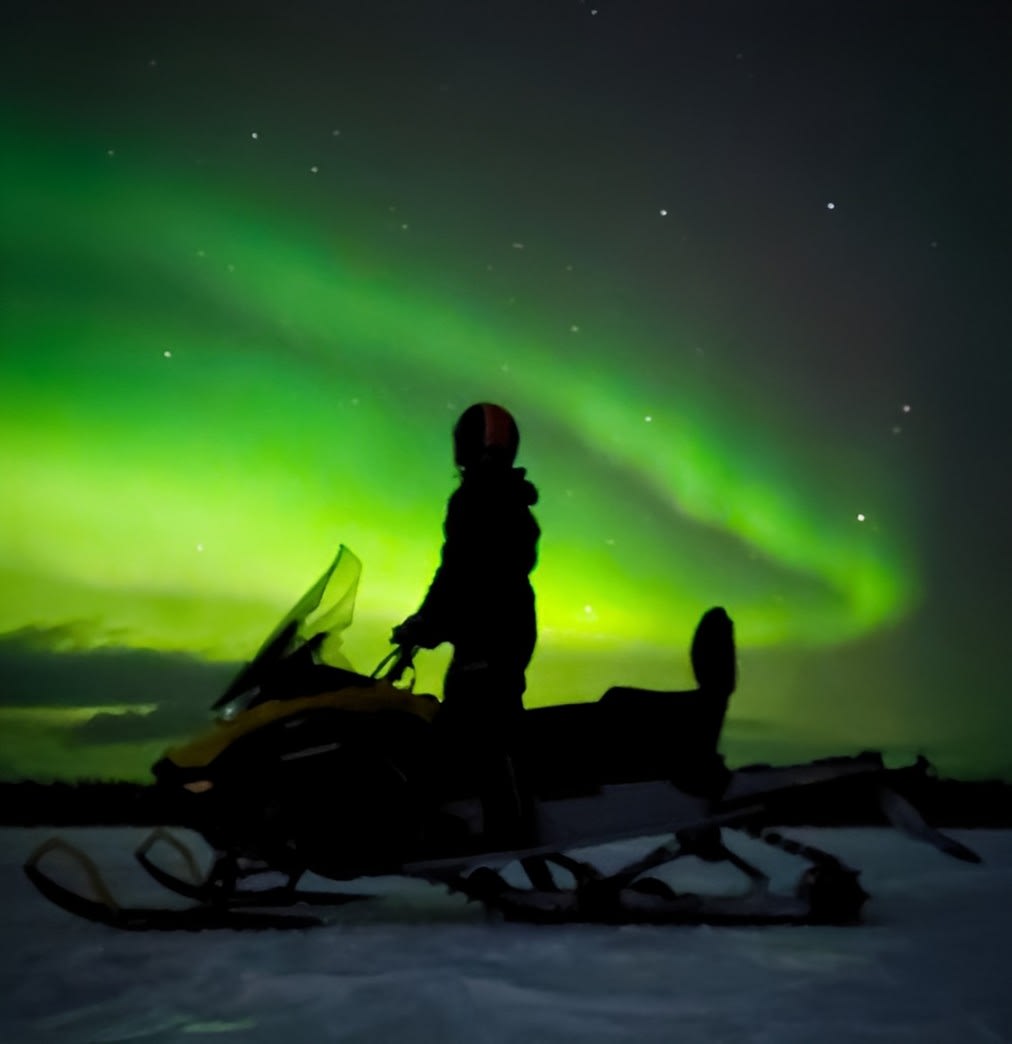 Excursion en motoneige et observation des aurores boréales à Kiruna