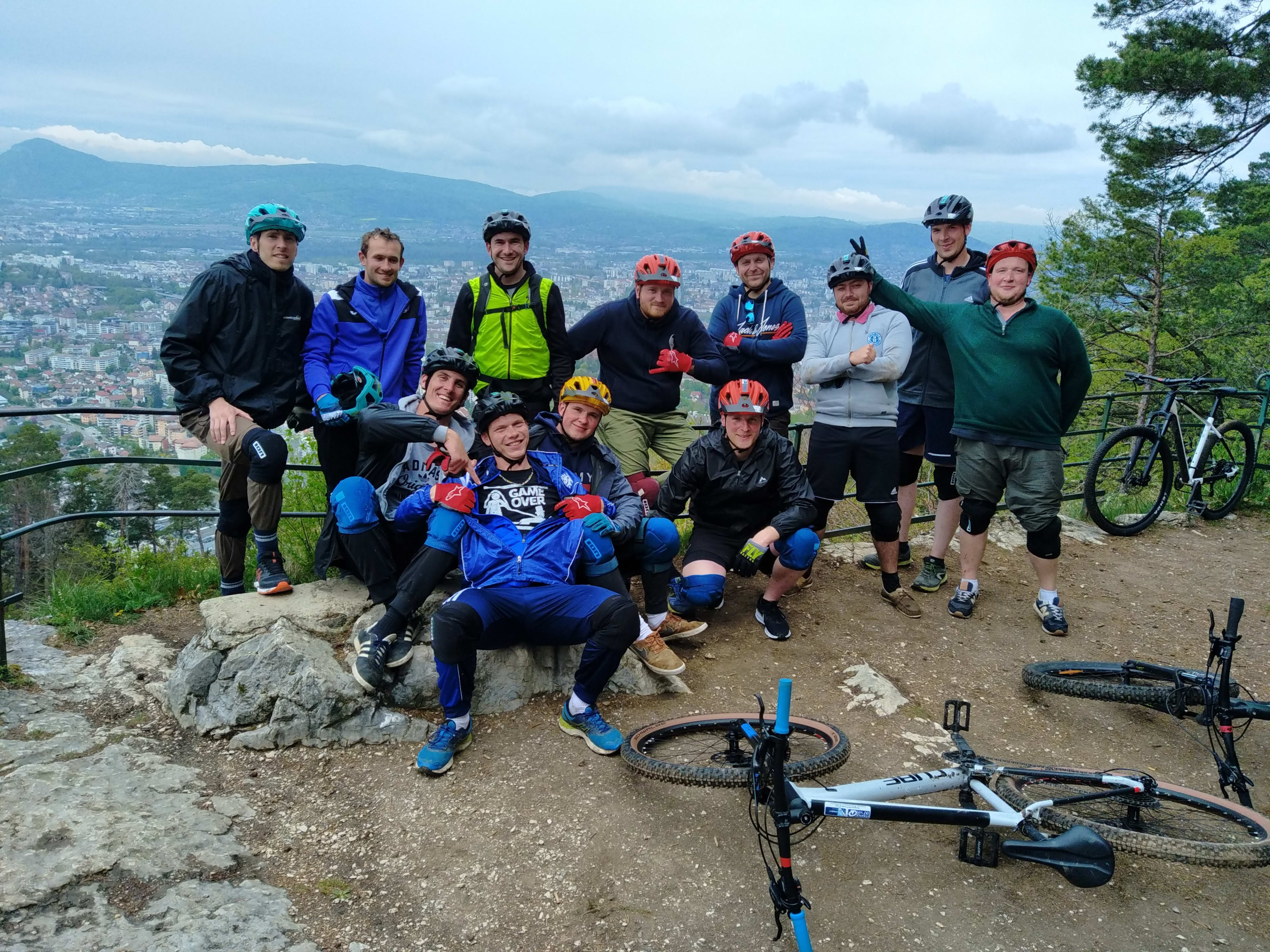 Descente du Semnoz en VTT electrique pres d Annecy Manawa