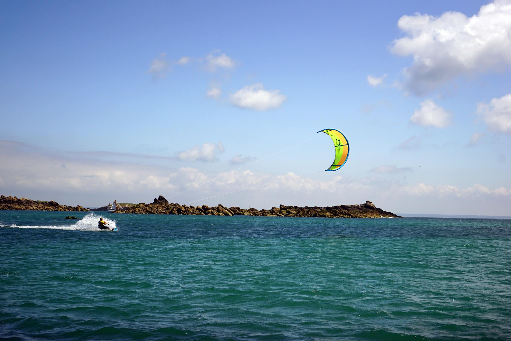 Kitesurfing lessons in Cabourg, Normandy