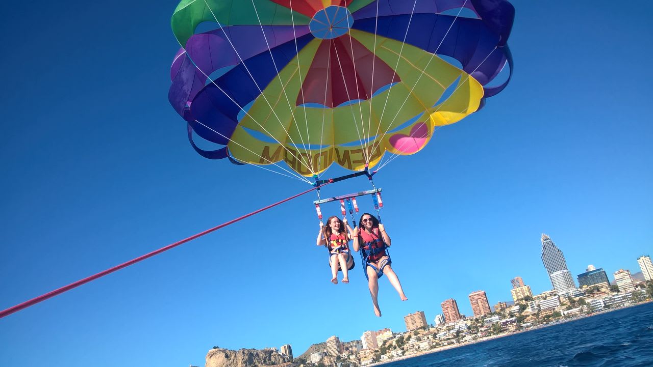 Vol en parachute ascensionnel au départ de la plage de Levante, à Benidorm